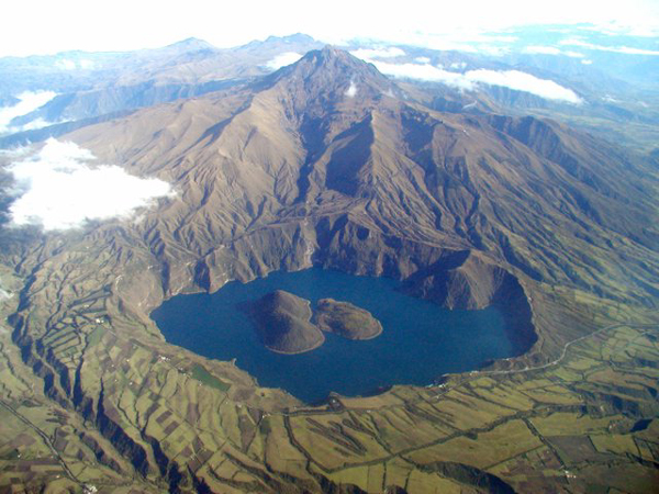  Cuicocha Volcano, Ecuador, Volcano photo